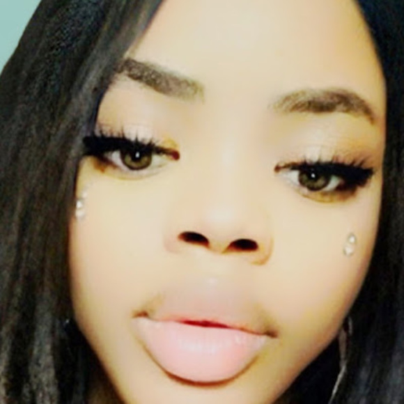 Profile Picture of Maua Hussein (@mauah6534) on Poshmark