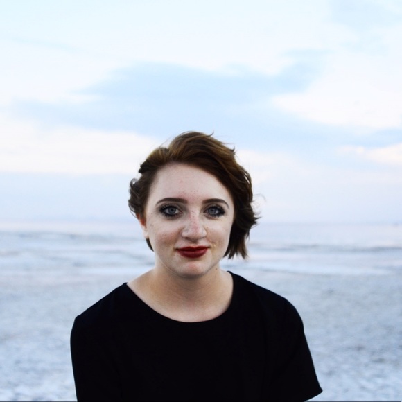 Profile Picture of Julia Stark (@juliacstark) on Poshmark