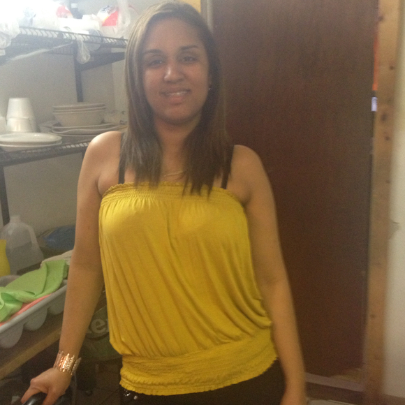 Profile Picture of Lucy Cueto (@lucycueto) on Poshmark