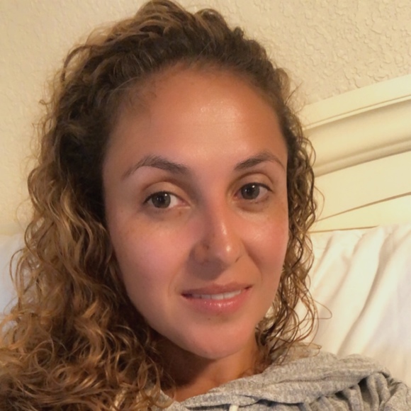 Profile Picture of Deysi Camack (@drivingmissshop) on Poshmark