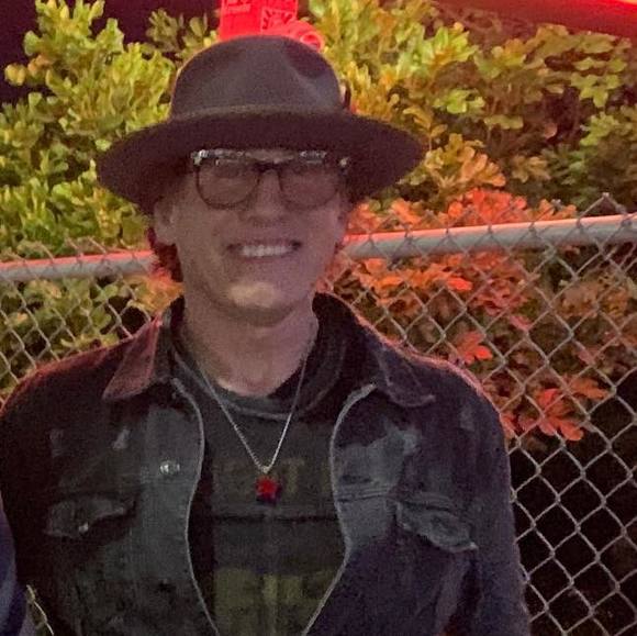 Profile Picture of Michael Altman (@michaelaltman) on Poshmark