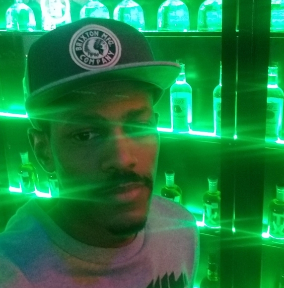Profile Picture of Edward Carter (@mredwardfaze) on Poshmark