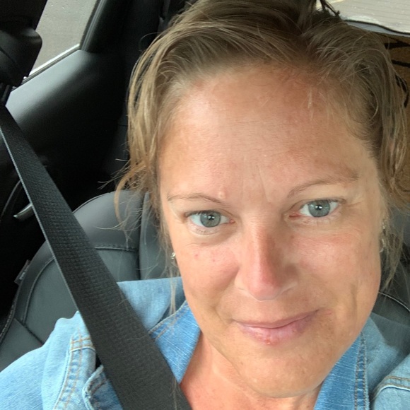 Profile Picture of Jessika Bartell (@jesseejaymes) on Poshmark