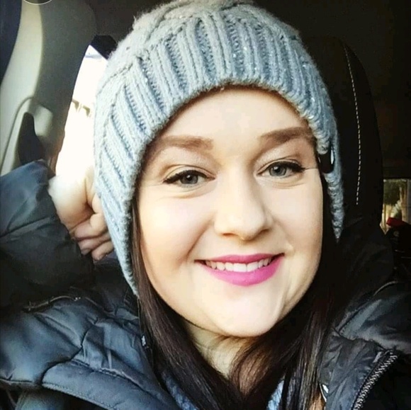 Profile Picture of Danielle Drewry (@ddrewry86) on Poshmark