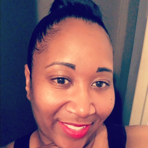 Profile Picture of Iris Mccall (@iris_mccall) on Poshmark