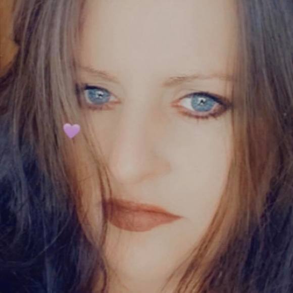 Profile Picture of Amanda Epps (@amandasears73) on Poshmark