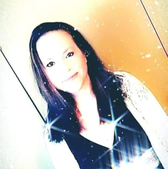 Profile Picture of Melissa Kricher (@melmaekricher) on Poshmark