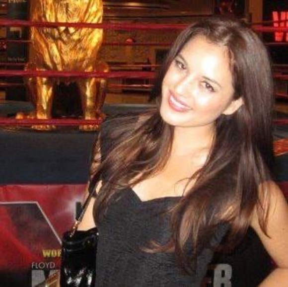 Profile Picture of Julianna Blockley (@jblockley) on Poshmark