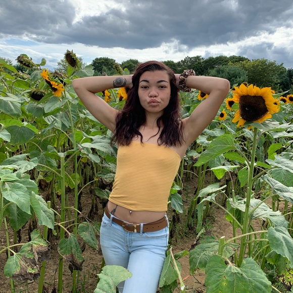 Anya Batstone - Poshmark Profile Picture of Anya Batstone (@abatstone14) on Poshmark