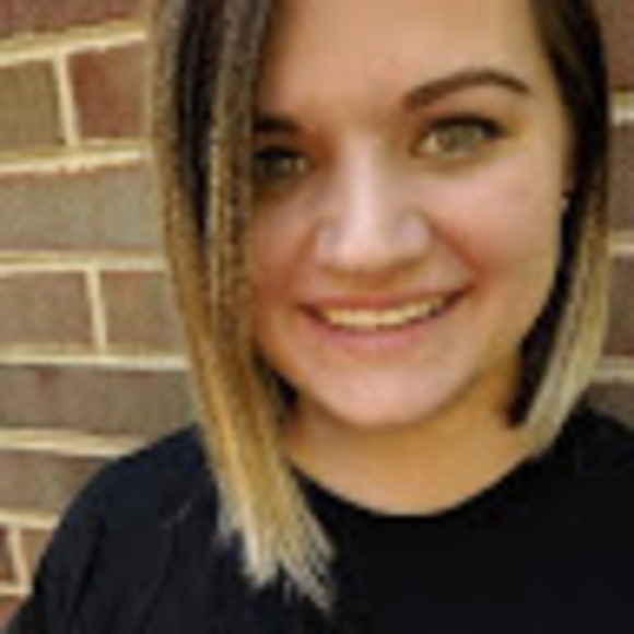 Profile Picture of Kayla Divers (@kayladivers) on Poshmark