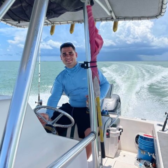 Profile Picture of Adrian Mateo (@fallaadrian) on Poshmark