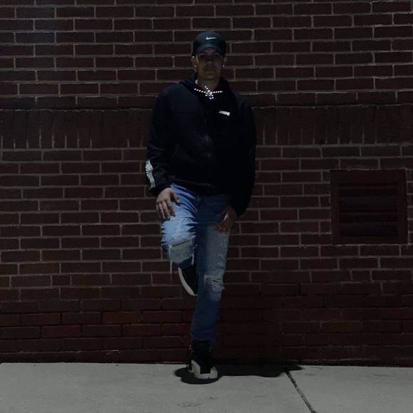 Profile Picture of Braydon Kelvington (@braydonk) on Poshmark