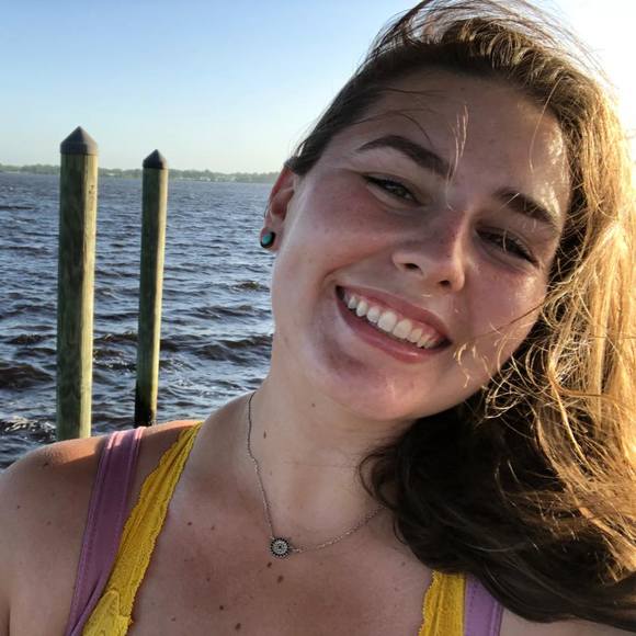 Profile Picture of Heather Bennett (@hbuggie) on Poshmark