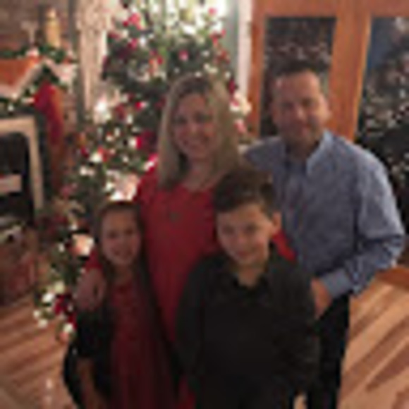 Profile Picture of Eileen Hoff (@eileenhoff2) on Poshmark