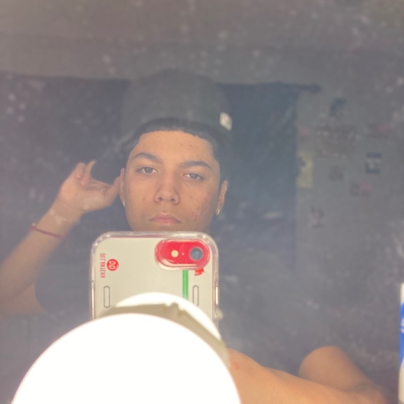 Profile Picture of Alex Loya (@alexloya861) on Poshmark