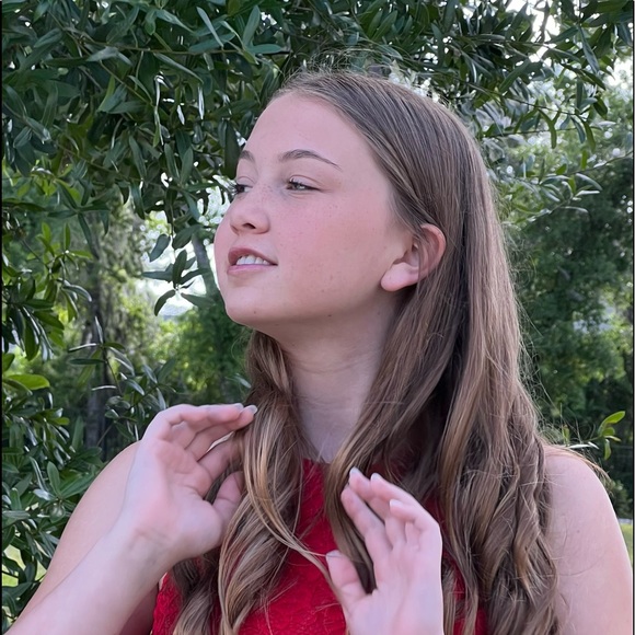 Profile Picture of Kate Blondell (@kateblondell) on Poshmark