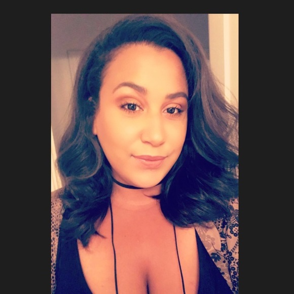 Profile Picture of Paula Comstock (@paulaj2385) on Poshmark