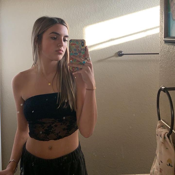 Vivian Snell - Tiktok Profile Picture of Vivian Snell (@vivio4) on Tiktok