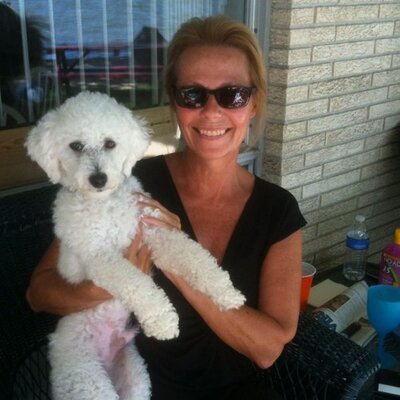 Profile Picture of michelle woschitz (@thehobbitt10) on Twitter