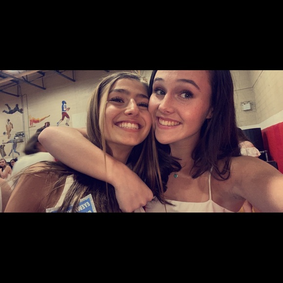 Maddie Roberti - Poshmark Profile Picture of Maddie Roberti (@maddierobertii) on Poshmark