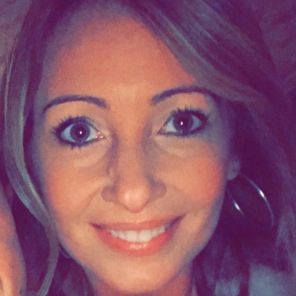 Profile Picture of Amanda Mandica (@mrwawa) on Poshmark