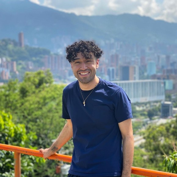 Profile Picture of David Avellaneda (@davellaneda24) on Poshmark