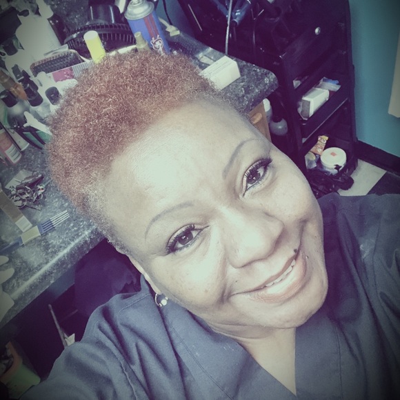 Profile Picture of Alison Watson (@alisun8) on Poshmark