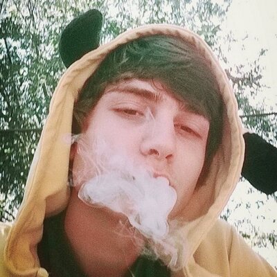 Profile Picture of Robby Webb (@Smoke_Alot_Robb) on Twitter