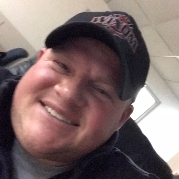 Profile Picture of Brad Geistler (@bgeistler) on Poshmark