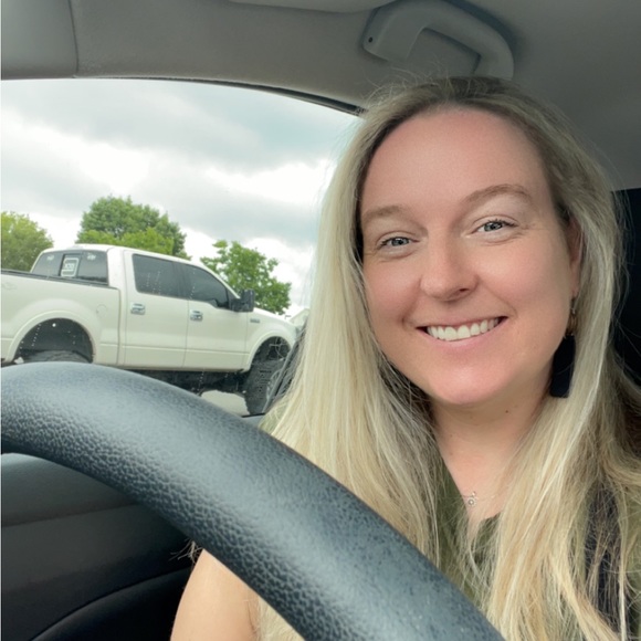 Profile Picture of Jamie Pfalzgraf (@jamiepfalz) on Poshmark