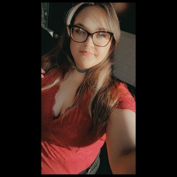 Profile Picture of Emily Cecil (@tremilyrose) on Poshmark