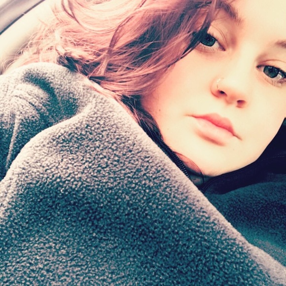 Profile Picture of Aimee Makiola (@ladiibuq) on Poshmark