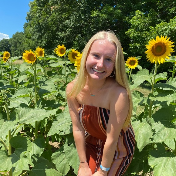 Profile Picture of Julia Lambert (@julialamb11) on Poshmark
