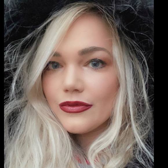 Profile Picture of Courtney Nappo (@courtnappo) on Poshmark