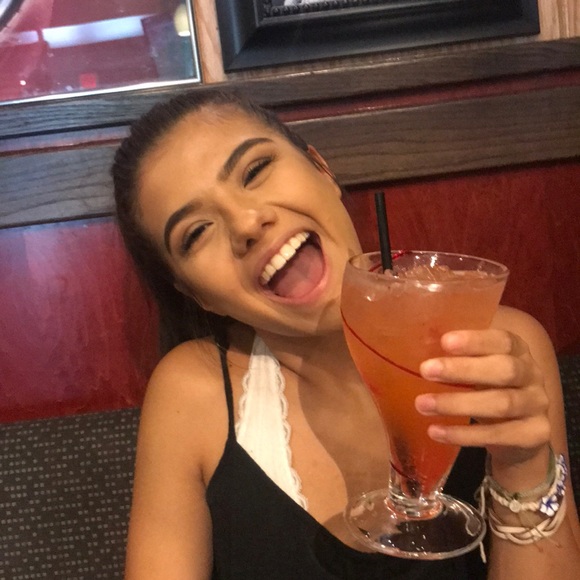 Profile Picture of Jacklynn Cramer (@jacklynnallyssa) on Poshmark