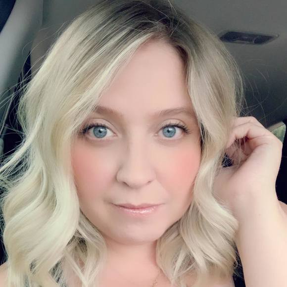 Profile Picture of Bryanne Smart (@starbrya) on Poshmark