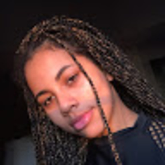 Profile Picture of Jessie Labrosse (@jessielabrosse) on Poshmark