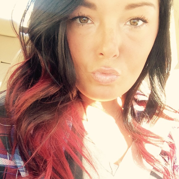 Taryn Tonkovich - Poshmark Profile Picture of Taryn Tonkovich (@taryniittup) on Poshmark