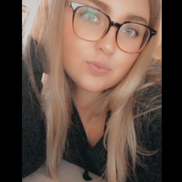 Profile Picture of Hanna Tyler (@hannatyler17) on Poshmark