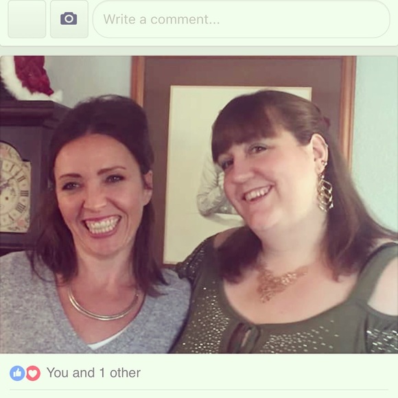 Profile Picture of Andrea Zamoyta (@andreaz34) on Poshmark