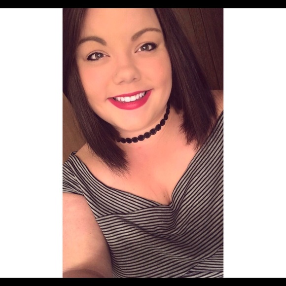 Profile Picture of Hannah Saphner (@hannahsaphner) on Poshmark