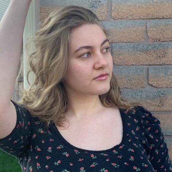 Profile Picture of Olivia Blevins (@olivia_blevins) on Poshmark