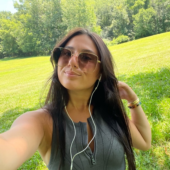 Profile Picture of Juliana Perkins (@juliana_perkins) on Poshmark