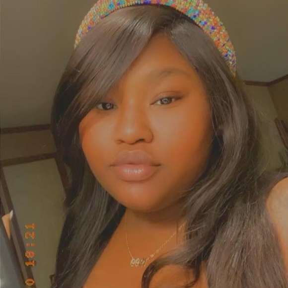Profile Picture of Tiaunna Carrell (@minkkp) on Poshmark