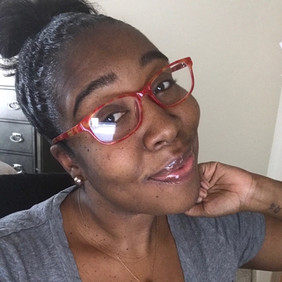 Profile Picture of Tawanda Dortch (@dortchgyrl52) on Poshmark