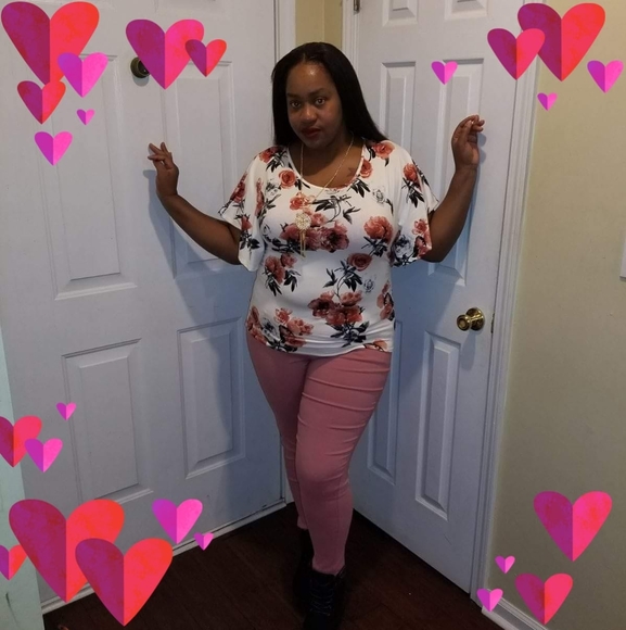 Profile Picture of Simone Forbes (@simoneforbes3) on Poshmark