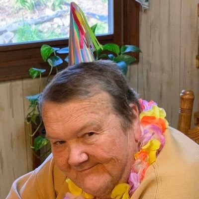 Profile Picture of Zar Howard (@DarkCocoa69) on Twitter