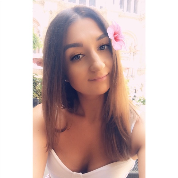 Profile Picture of Alexandra Jablonski (@missalexo) on Poshmark