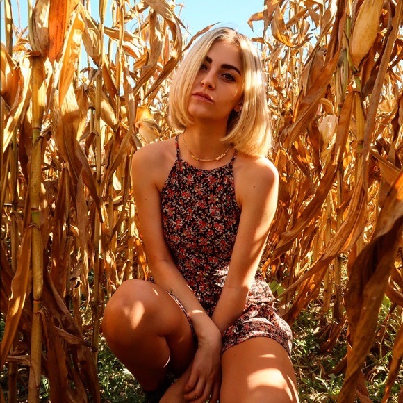 Profile Picture of Sarah Beerer (@sarahbeerer) on Poshmark