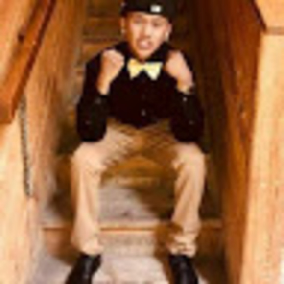 Profile Picture of Wyat Eskeets (@wyatteskeets) on Poshmark